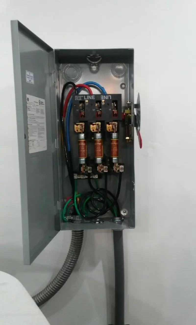Three-phase disconnect switch installed for Smoke Detector Installation in Cave Creek